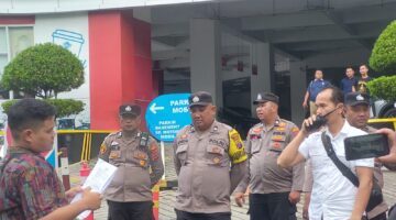 Massa Aksi Desak Pencabutan Menara Mitratel di Depan Gedung Graha Merah Putih Medan