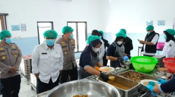 Kunjungan Tim Wasrik Itwasda Polda Jabar ke SPPG Paseh Kidul 2, Pastikan Program Makan Bergizi Gratis Berjalan Optimal