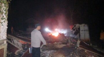 Cafe Di Paya Bagas Terbakar, Polsek Tebingtinggi Cek TKP