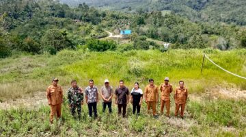 Babinsa Koramil 07/Salak, Kades, dan Tim BA Turun Langsung: Lahan Gerai Koperasi Merah Putih Simerpara Mulai Disiapkan