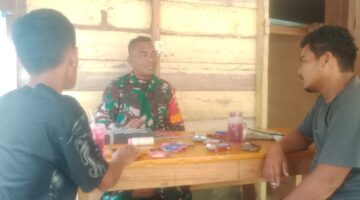Kehadiran TNI di Desa, Babinsa Sertu S. Latif Pilih Ngopi Bareng untuk Dekat dengan Warga   