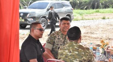 Pastikan Berjalan Baik, Danrem 031/WB Brigjen TNI Dr. Agustatius Sitepu Dampingi Pangdam XIX/TT Kunjungi Pembangunan Korem 031/WB