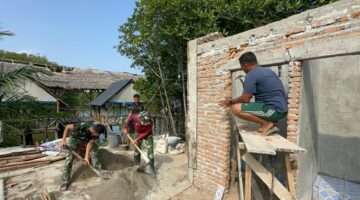 Wujudkan Sanitasi Layak dan Hidup Sehat,TNI Bersinergi Membuat MCK dan Sumur Bor di Desa Pasar Rawa