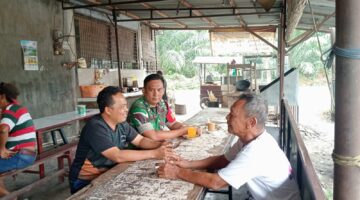 Upaya Menciptakan Situasi Aman dan Tertib, Babinsa Koramil 0201-14/PB Sambangi Warga di Desa Binaan