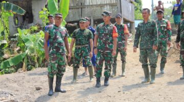 Pastikan Kualitas, Dandim Trenggalek Tinjau Pembangunan Jembatan Perintis Garuda