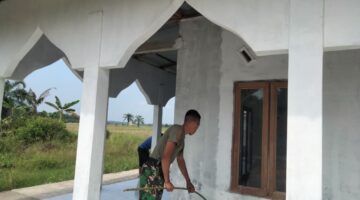 Rehab Mushola di Pasar Rawa,TNI Tingkatkan Kenyamanan Warga Beribadah