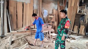 Babinsa Sambi Turun Langsung ke Warga, Pererat Silaturahmi dan Dukung Usaha Lokal di Babadan