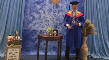 Wisuda Unitomo 2026: Arri Prasetiyawan Pratama Resmi Sandang Gelar Sarjana Hukum