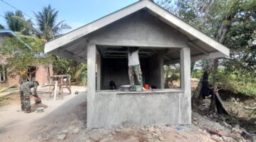 Bangun Pos Kamling,Satgas TMMD 128 Kodim 0203/Lkt Ciptakan Suasana Kondusif dan Tingkatkan Pertahanan Wilayah