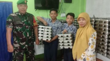 Babinsa Koramil 0201-02/MT Dampingi Pendistribusian Makan Sehat Bergizi di Medan Timur