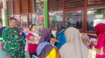 Babinsa Turut Hadir Pendampingan Posyandu dan Pemeriksaan Kesehatan di Wilayah Binaan