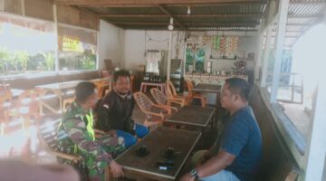 Komsos Dengan Pemuda Di Desa Binaan, Ini Pesan Babinsa Posramil Kuala Pesisir