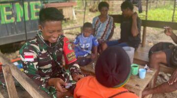 Pos Selal Yonif 751/VJS Berikan Pengobatan Gratis bagi Warga Kampung Dipol dan Bringin