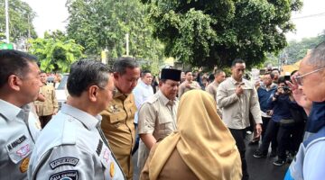 Presiden Republik Indonesia Prabowo Subianto Kunjungi Korban Tragedi Tabrakan Kereta di RSUD Chasbullah Abdul Majid (CAM) Kota Bekasi