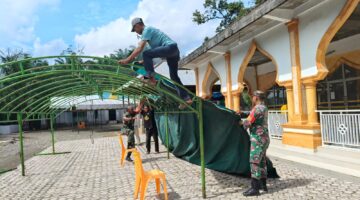 KEBERSAMAAN BABINSA ,GOTONG ROYONG BANTU WARGA DESA BINAAN