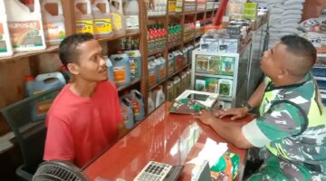 Babinsa Cek Harga Pupuk, Pastikan Ketersediaan dan Harga Wajar