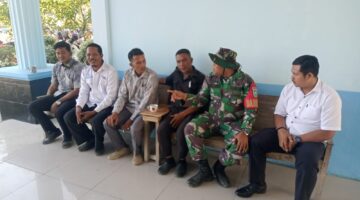 Babinsa Koramil 02/Seunagan Jalin Komsos dengan Warga Di Desa Binaan