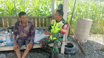Babinsa jalin komsos dengan masyarakat desa binaan