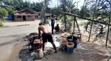 Satgas TMMD 128 Terus Lakukan Pengeboran Sumur Bor di Desa Pasar Rawa 