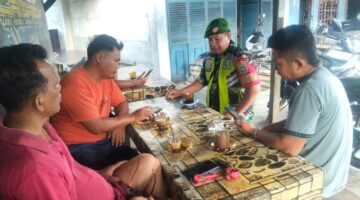 Cuaca Tidak Menentu Babinsa Himbau Warga Masyarakat Desa Binaan Untuk Jaga Kesehatan