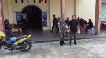 Jumat Agung di Tigalingga Berlangsung Khidmat, Kehadiran Babinsa Serda Parlindungan Simamora Berjaga di Lokasi