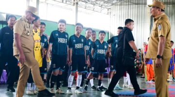 Kunjungi Hamparan Perak, Bupati dan Wakil Letakkan Batu Pertama Renovasi RTLH dan Buka Turnamen Futsal