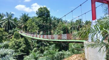 Koramil 12/LP Tuntaskan Finishing Jembatan Gantung Hajoran, Bukti Nyata Kepedulian Kodim 0209/LB untuk Masyarakat