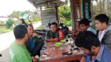 Ngopi Bareng, Babinsa Koramil 03/Parongil Sosialisasikan Rekrutmen TNI AD 2026