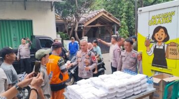Polres Metro Jakarta Utara Salurkan 300 Nasi Box dalam Program Jumat Peduli, Wujud Nyata Jaga Jakarta dan Lingkungan