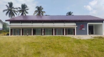 Babinsa 03/Parongil Pimpin Aksi Bersih-Bersih, Gerai KDKMP Desa Sumbari Siap Difungsikan