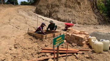 Pembuatan Tugu TMMD Ke-128 Tahun 2026 Jadi Simbol Pengabdian TNI di Batu Gadang