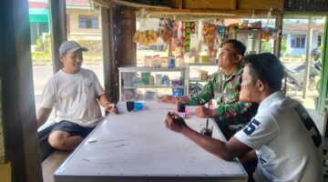 Tak Sekadar Ngopi, Babinsa Serda Julianto Manik Bangun Kepercayaan Warga Lewat Obrolan Sederhana