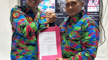 Dedi Boxer Serahkan SK, Muhammad Kamil Ikhsan Pimpin DPC F-SPTI Bengkalis