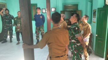 Danramil 03 Serengan Dampingi Sekda Kota Surakarta Cek Rumah Pahlawan Brigjen Slamet Riyadi Yang Mau Di Rehab