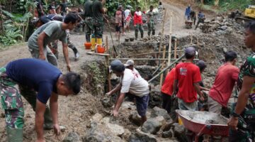Di Tengah Terik dan Debu, Satgas TMMD Kodim Purbalingga Bangun Harapan Warga Lewat Jembatan Desa