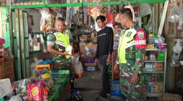 Babinsa Posramil Beutong Ateuh Banggalang Cek Harga Sembako di Pasar Tradisional
