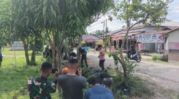 Gotong Royong di Lokasi TMMD 128 Gebang,Wujudkan Kemanunggalan TNI Rakyat