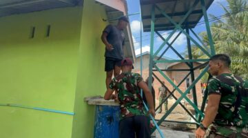 Pembuatan MCK Memasuki Tahap Finishing,Satgas dan Warga Kebut Pengecatan