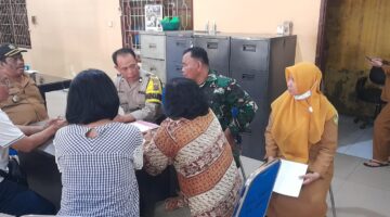 Babinsa Kelurahan Tegal Sari Mandala.1 Komsos Bersama Tiga Pilar Di Kantor Lurah