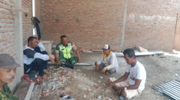 Babinsa Komsos Ke Warga Masyarakat Himbau Bahaya Narkoba