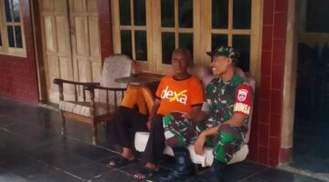 Manfaatkan Hari Libur Babinsa Sambangi Rumah Warga.