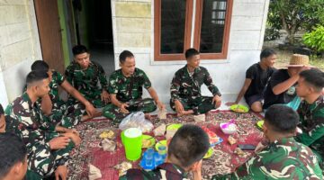 Di Dapur Muliana, Prajurit TMMD Menjadi Bagian Keluarga