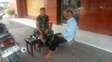 Bincang Santai Babinsa Koramil 0201-04/MK Ciptakan Keakraban dengan Warga Binaan
