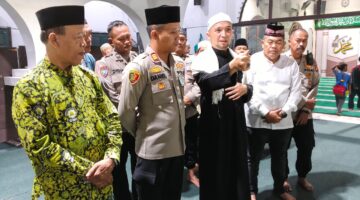 Kapolsek Pademangan Jalin Silaturahmi dengan Tokoh Agama di Masjid Kramat Kampung Bandan