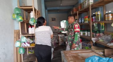 Babinsa Cek Kios Pertanian di Pakpak Bharat, Stok Pupuk Subsidi Ternyata Masih Kosong