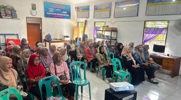 Anggota Koramil 0201-16/TM Babinsa Dalu Sepuluh B Hadiri Penyuluhan dan Sosialisasi TB Paru di Aula Desa