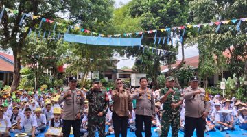 Kapolsek Tigabinanga Ajak Siswa Baru Bangun Karakter dan Jauhi Pergaulan Negatif Saat MPLS