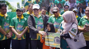 Semarak HUT Ke-24 Nagan Raya: Jalan Sehat Meriah, Hadiah Umrah Diraih Siswi MIN 1