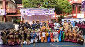 Meriahkan Usia ke-45, SMA YP Unila Gelar Jalan Sehat dan Potong Tumpeng