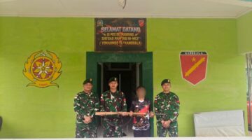 Gencarkan Komsos dan Edukasi Hukum, Satgas Pamtas Yonarmed 13/Nanggala Terima Penyerahan Sukarela 1 Pucuk Senjata Api Rakitan dari Warga Perbatasan